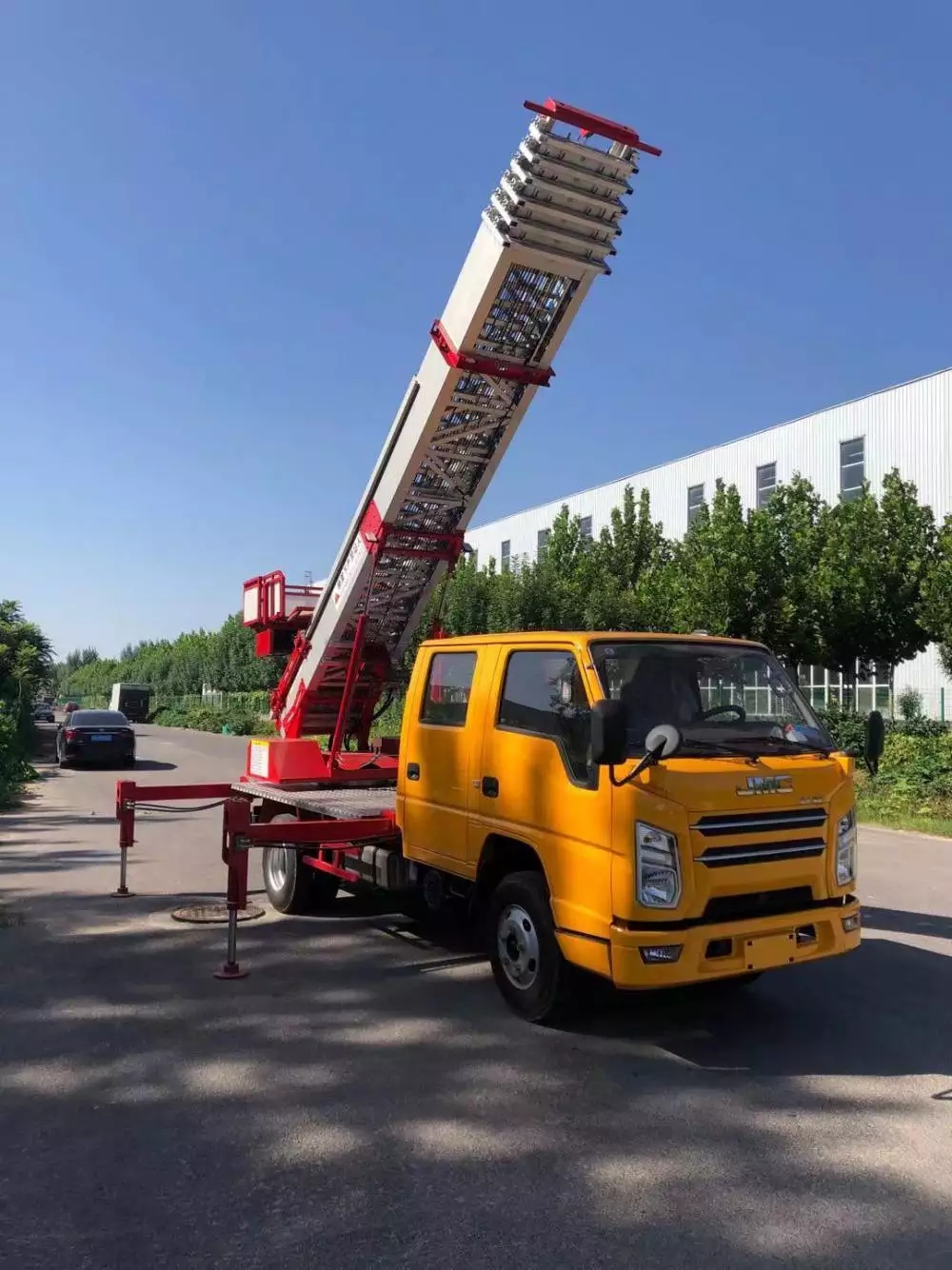 浩口镇附近的云梯车出租服务：轻松解决高空作业需求