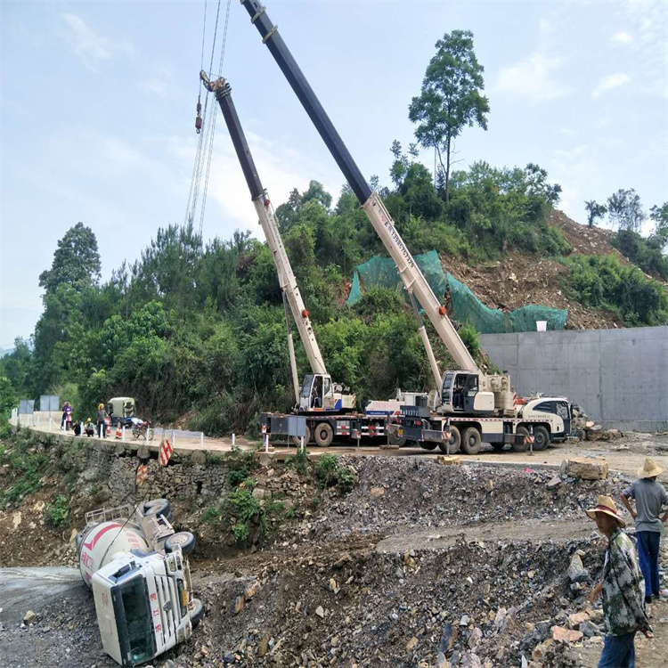 浩口镇汽车掉沟里叫吊车救援要多少钱